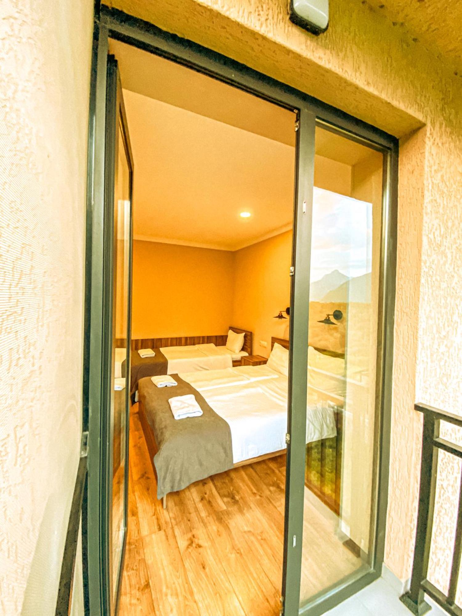 Hotel Gold Kazbegi ภายนอก รูปภาพ