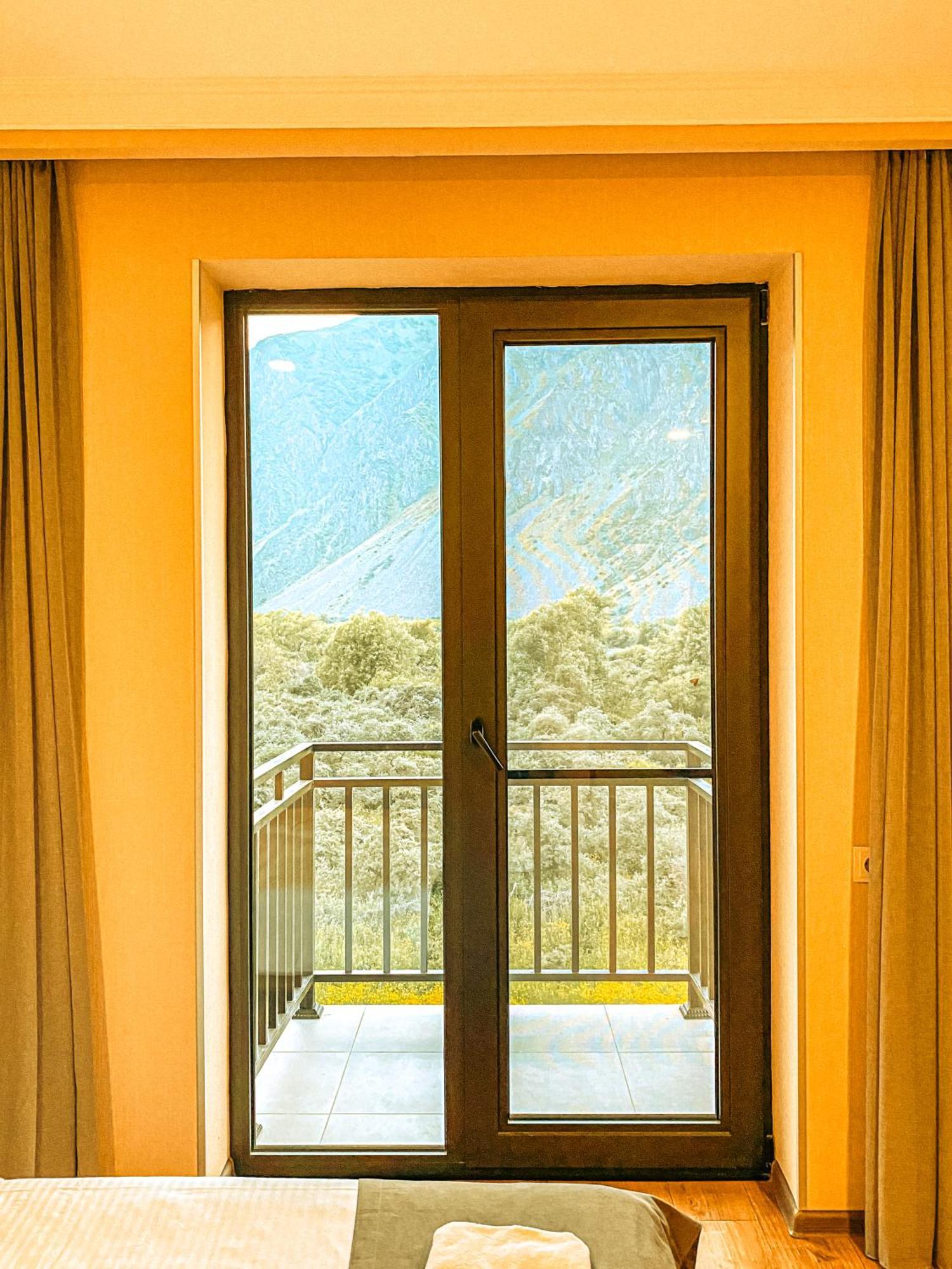 Hotel Gold Kazbegi ภายนอก รูปภาพ