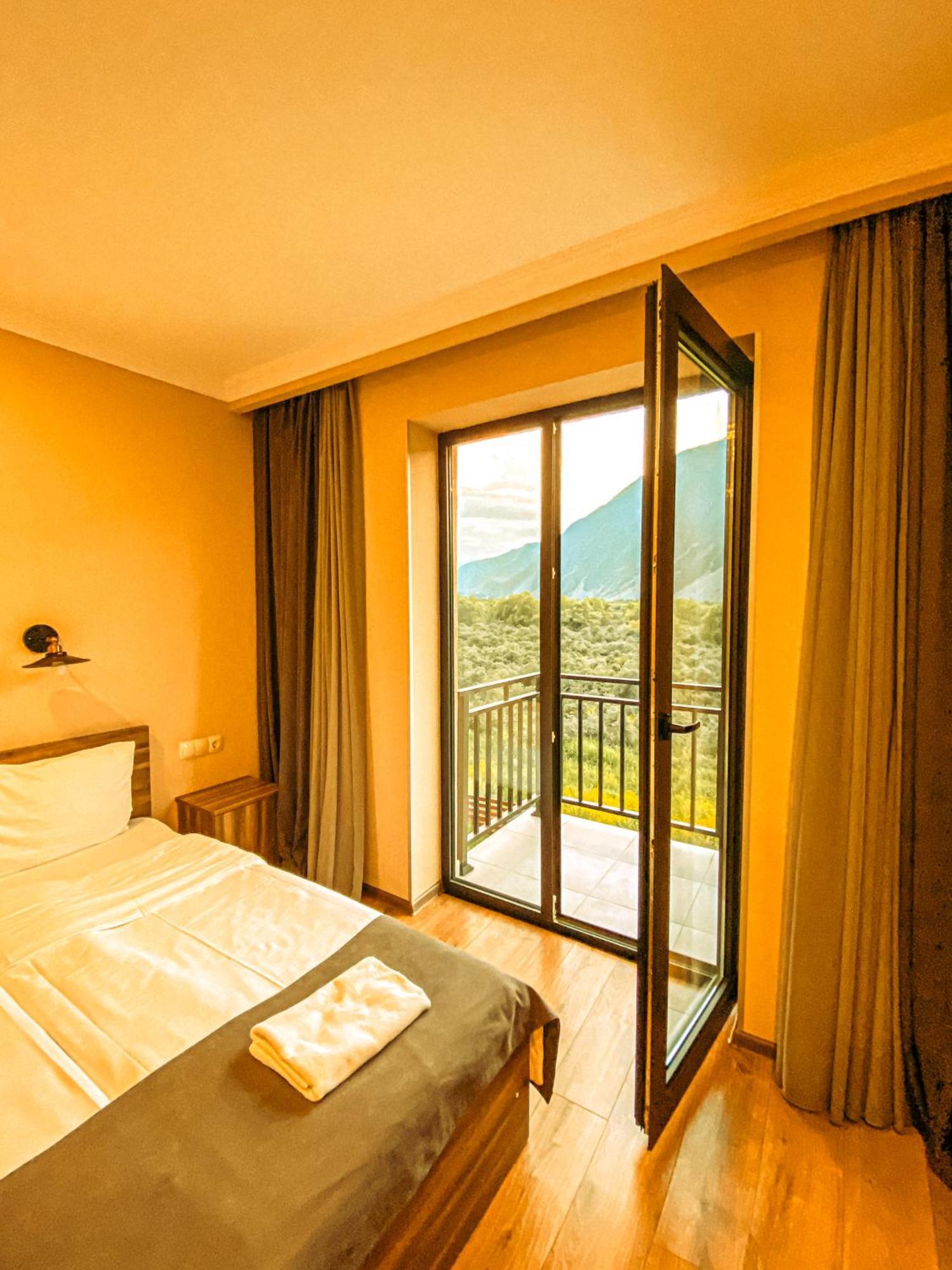 Hotel Gold Kazbegi ภายนอก รูปภาพ