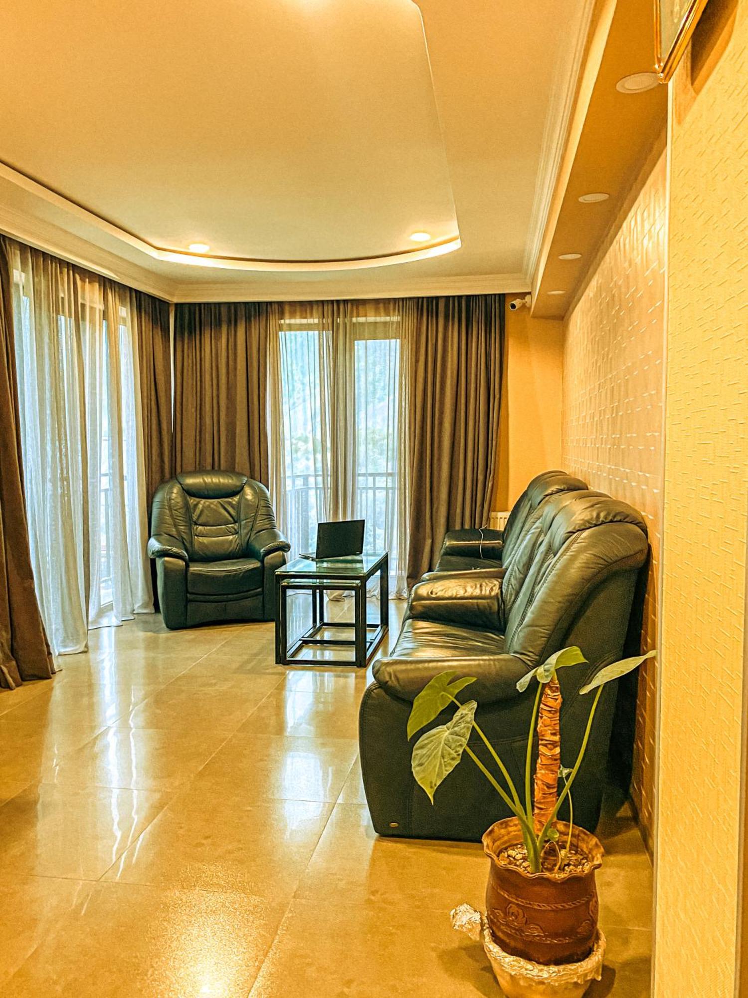 Hotel Gold Kazbegi ภายนอก รูปภาพ
